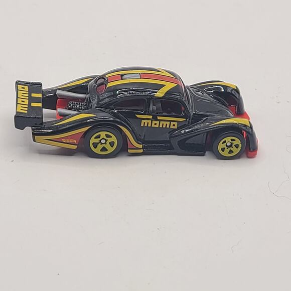2016 HOT WHEELS VOLKSWAGEN KÄFER RACER MOMO BLACK 1:64 DIECAST 3 1/8" RACE CAR - Picture 3 of 5